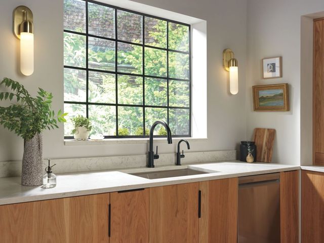 Delta Trinsic® Matte Black Touch2O® Technology Kitchen Faucet with Touchless Technology-1