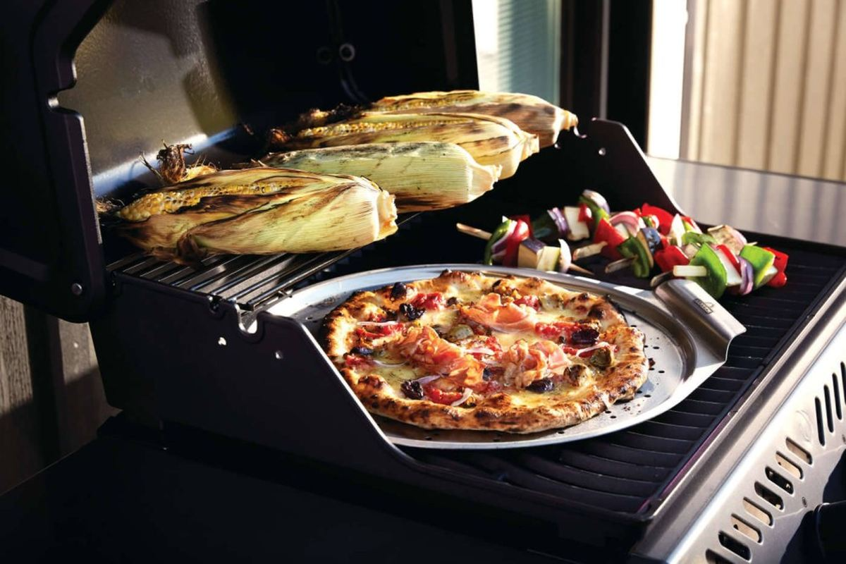 Napoleon Freestyle® 4-Burner Graphite Grey Freestanding Liquid