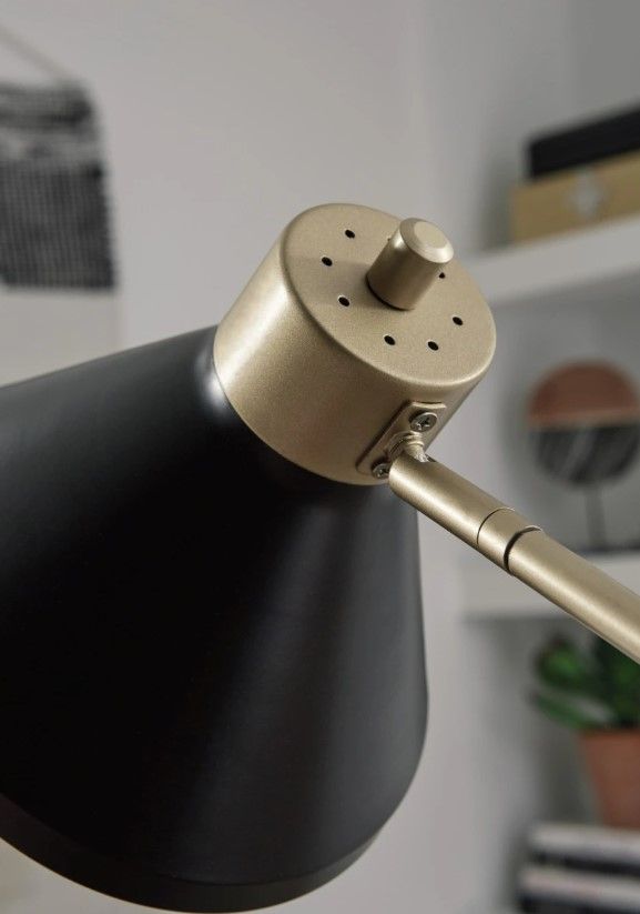 Signature Design by Ashley® Garville Black/Gold Metal Floor Lamp-1