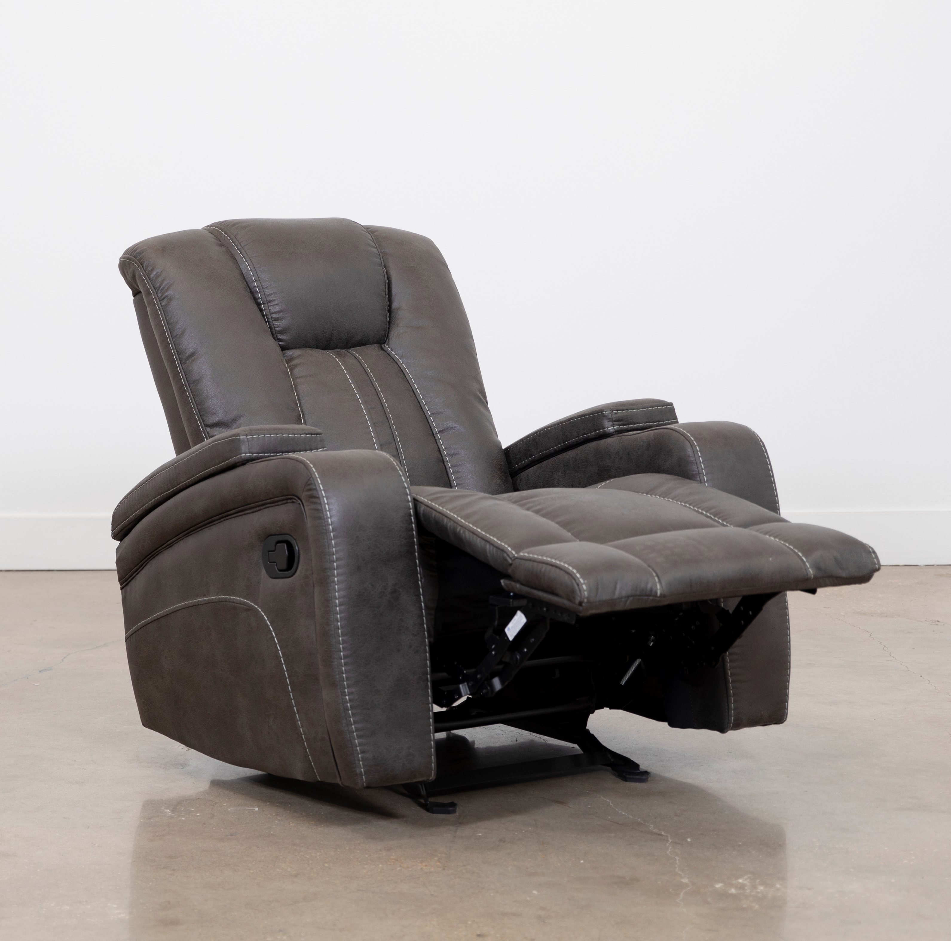Man Wah Gray Glider Recliner | Miskelly Furniture