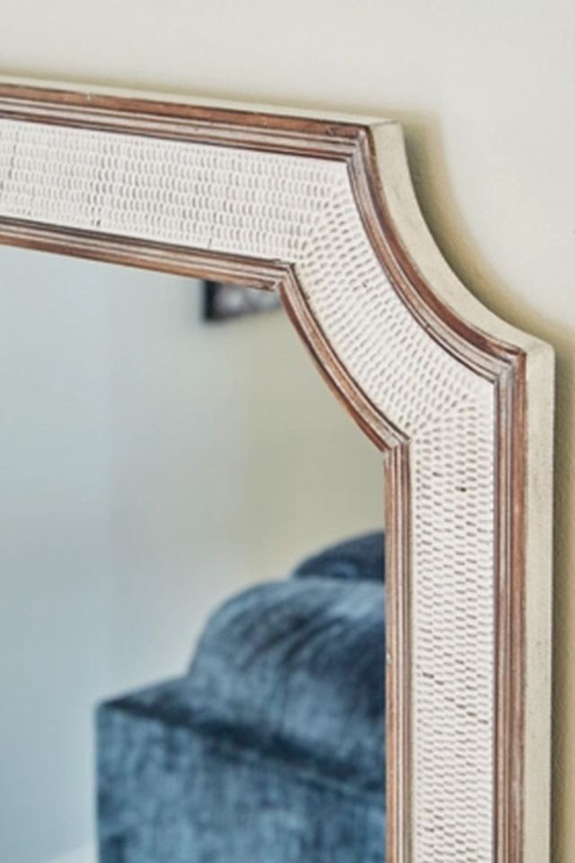 Signature Design by Ashley® Howston Antique White Accent Mirror-4