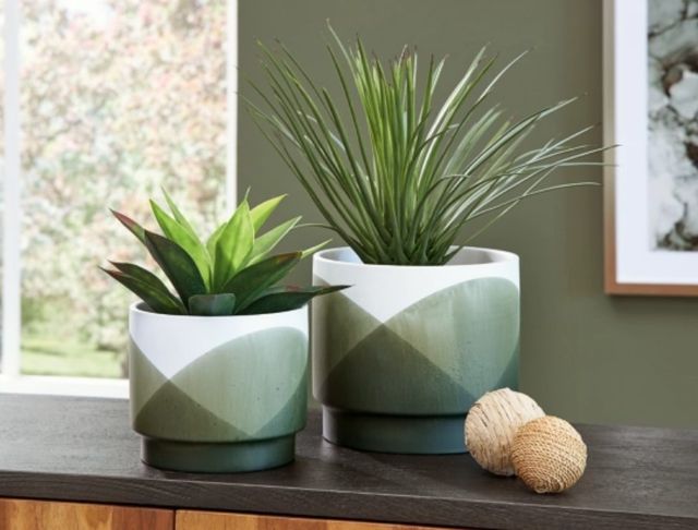 Signature Design by Ashley® Ardenridge 2-Piece Green/White Planters Set-4