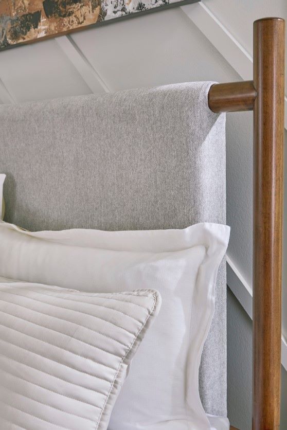 Signature Design by Ashley® Lyncott Brown Queen Upholstered Panel Bed-3