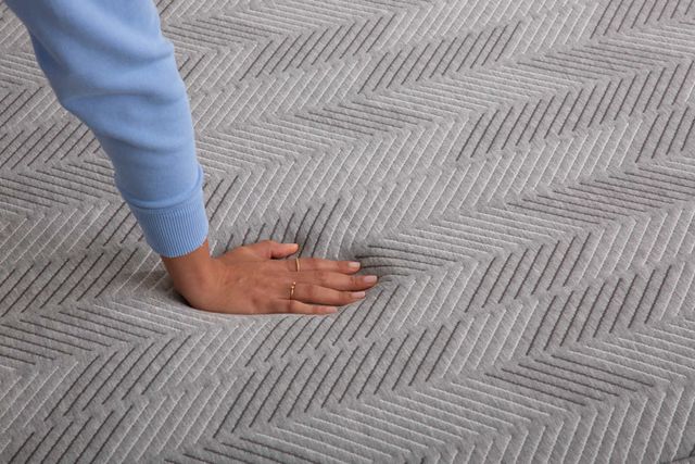Simmons® Deep Sleep™ Hybrid Plush Tight Top Twin XL Mattress-3