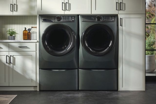 Electrolux Luxury-Glide® 15" Alpine Green Laundry Pedestal-1