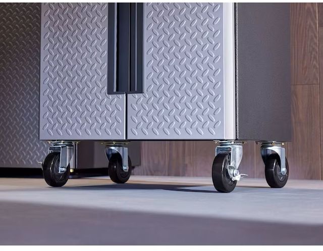 Gladiator® Silver Tread Flex Cabinet System V-4