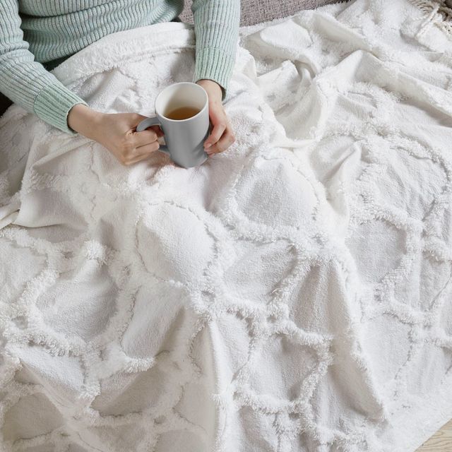 Olliix by Madison Park Brianne 1 White Cotton Tufted Throw-2