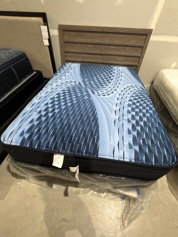 Clearance Serta® iComfort® Aspire 14" Memory Foam Plush Smooth Top Queen Mattress-0