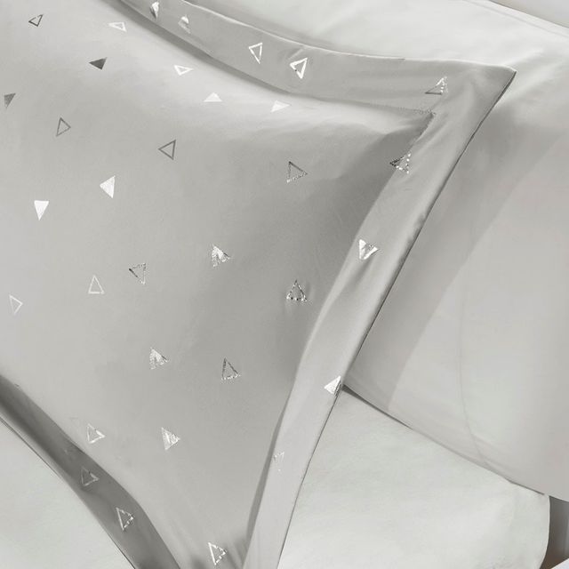 Olliix by Intelligent Design Zoey Grey and Silver Full/Queen Metallic Triangle Print Comforter Set-4