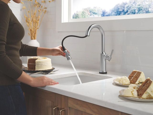Delta Cordova™ Lumicoat® Arctic Stainless Touch2O® Bar / Prep Faucet with Touchless Tech -1