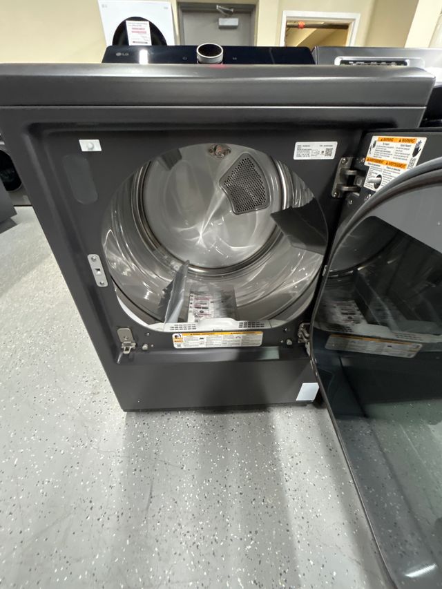 OUT OF BOX LG 7.3 Cu. Ft. Matte Black Gas Dryer with with LG EasyLoad™ Door, AI Sensing and TurboSteam™-1