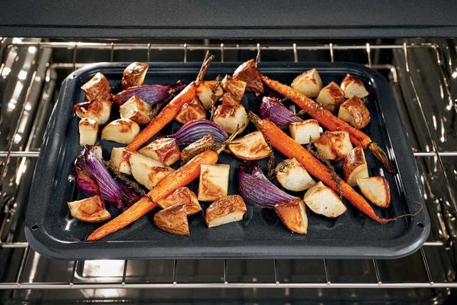 Frigidaire® 30" Stainless Steel Freestanding Gas Range-3
