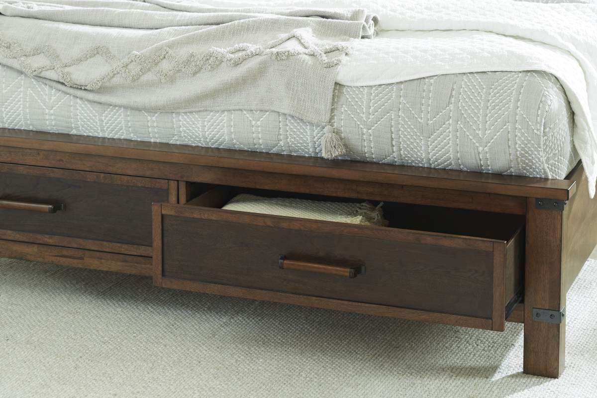 Benchcraft® Wyattfield Two-Tone California King Panel