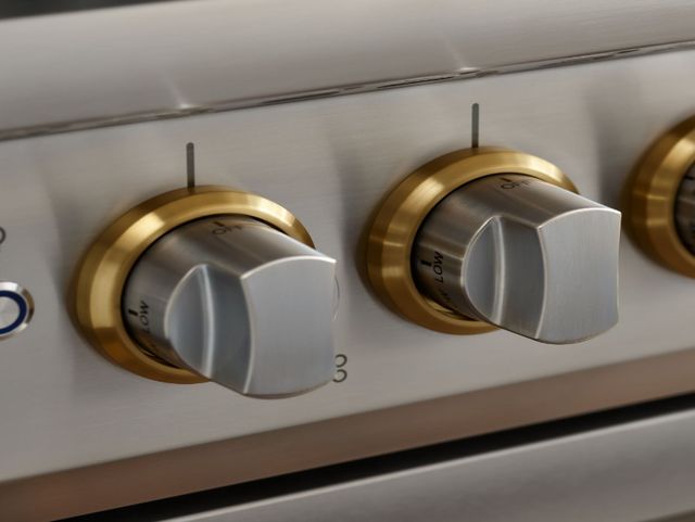 Viking® 5 Series 30" Squall Pro Style Induction Range-1
