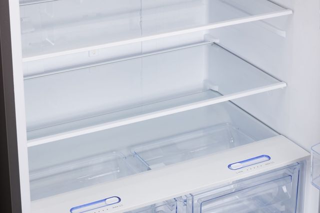 Unique® Appliances Off-Grid 19.0 Cu. Ft. Stainless Steel Top Freezer Refrigerator With Propane-3