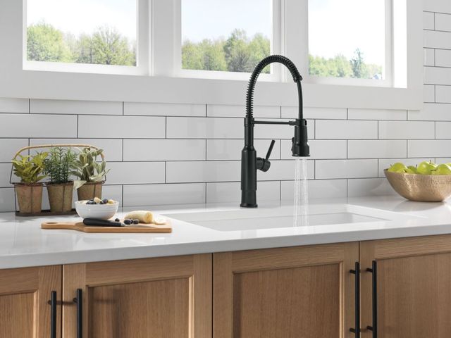 Delta Theodora® Matte Black Single Handle Pull-Down Spring Kitchen Faucet-3