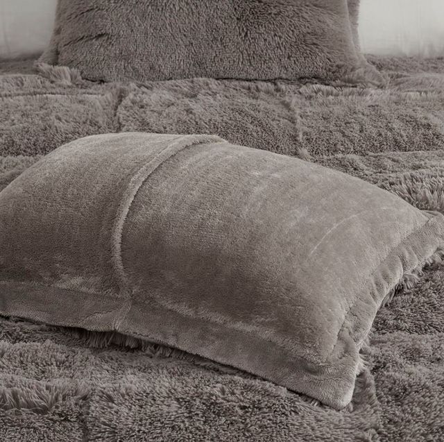 Olliix by Intelligent Design Malea Grey Twin/Twin XL Shaggy Faux Fur Comforter Mini Set-3