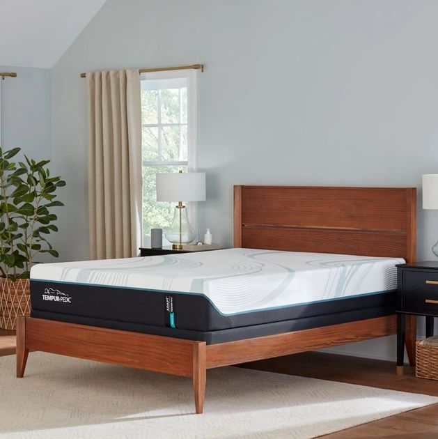 Tempur-Pedic® TEMPUR-Adapt® 11" Hybrid Medium Smooth Top Split California King Mattress, Includes 2 Pieces-1