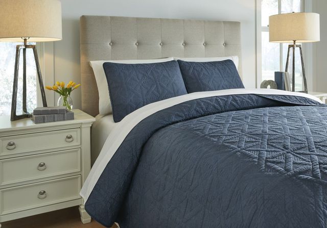 Signature Design by Ashley® Guslea Rainstorm Blue King Coverlet Set-2