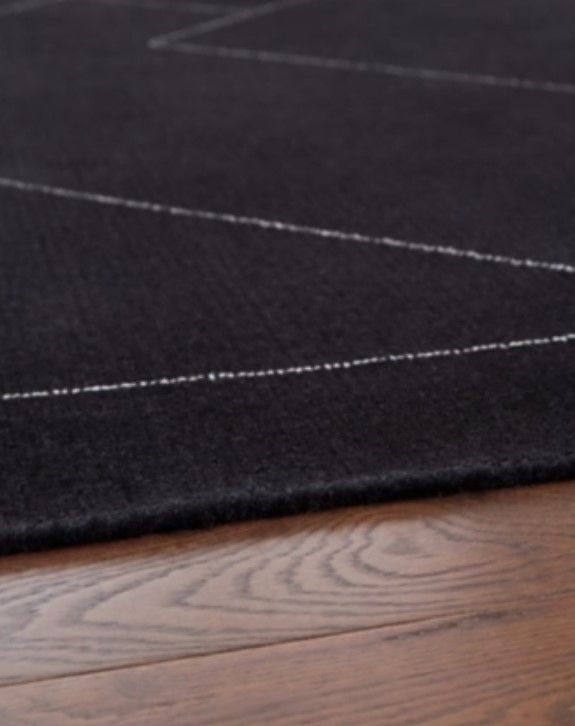 Signature Design by Ashley® Marav Black/White 5'x7' Medium Area Rug-1