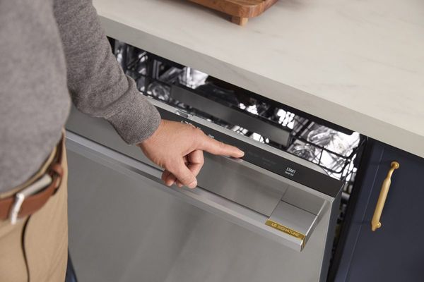 LG vs LG Signature Dishwashers LG vs LG Signature Dishwashers