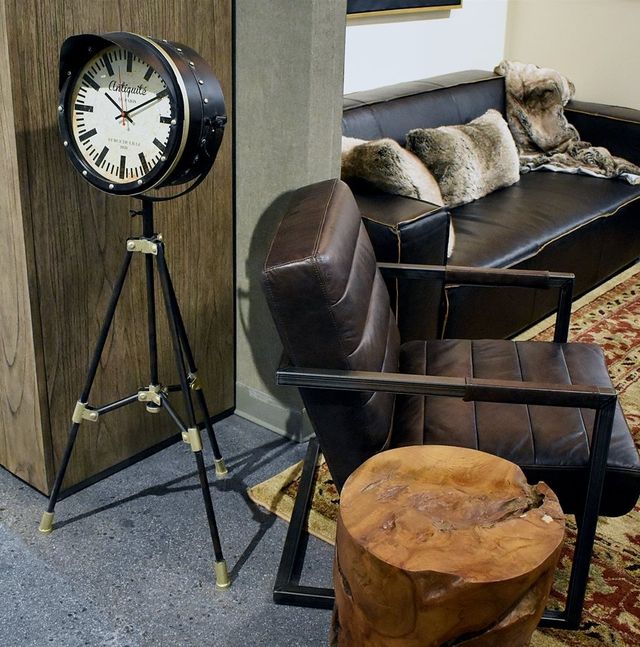 YHD Weathered Black Pendulum Tripod Clock-1