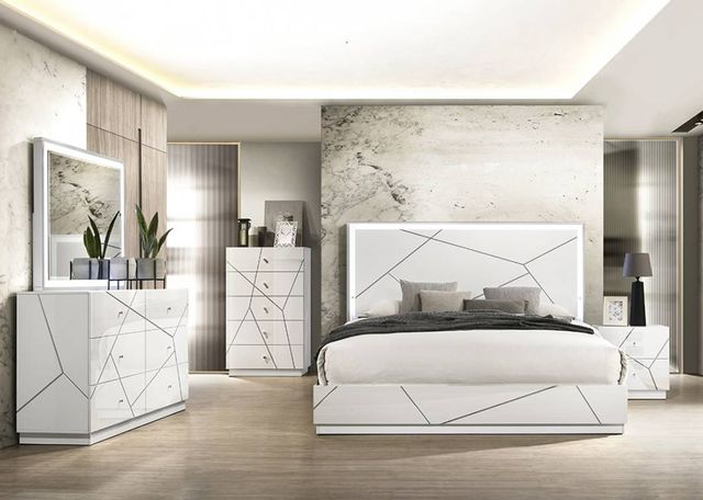 ACME Furniture Esther White/Silver High Gloss Eastern King Panel Bed-1