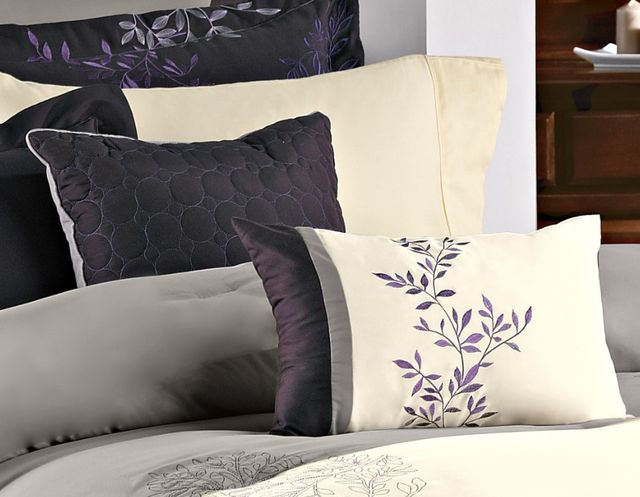 Hallmart Collectibles Glenberry Purple 7-Piece Queen Comforter Set-2