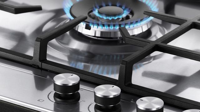 Fisher & Paykel Series 7 24" Stainless Steel Natural Gas Cooktop-3