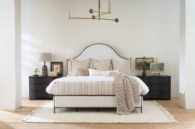 Universal Explore Home™ Griffith Park Berber Fleece Queen Panel Bed-1