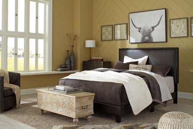 Signature Design by Ashley® Mesling Dark Brown Queen Upholstered Bed-4