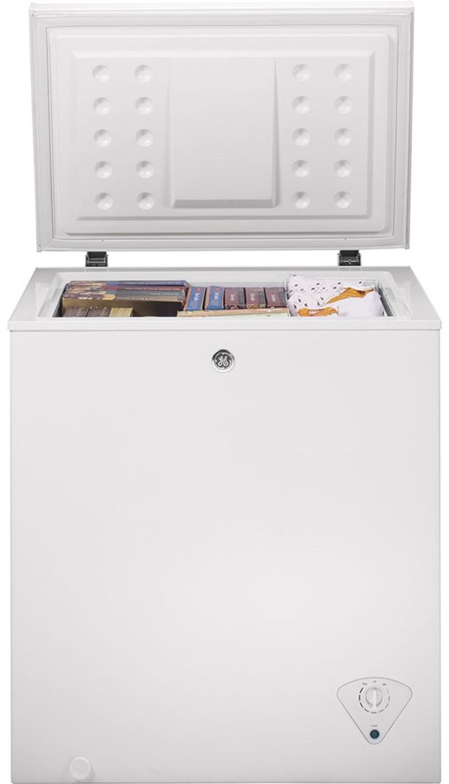 GE® 30" 5 Cu. Ft. White Chest Freezer-3