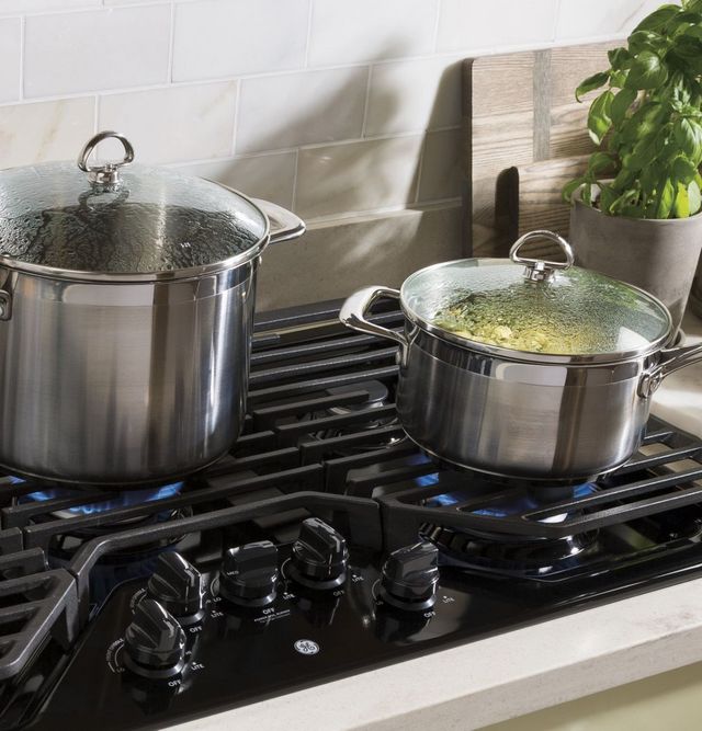 GE® 36" Black Built-In Gas Cooktop-4