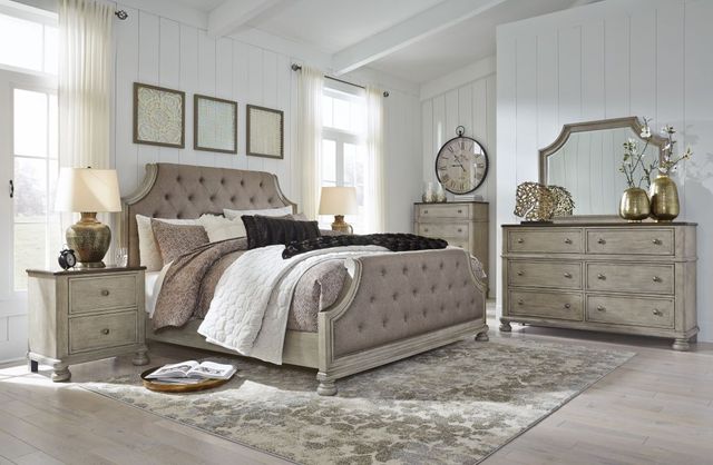 Benchcraft® Falkhurst 5-Piece Gray King Panel Bed Set-4