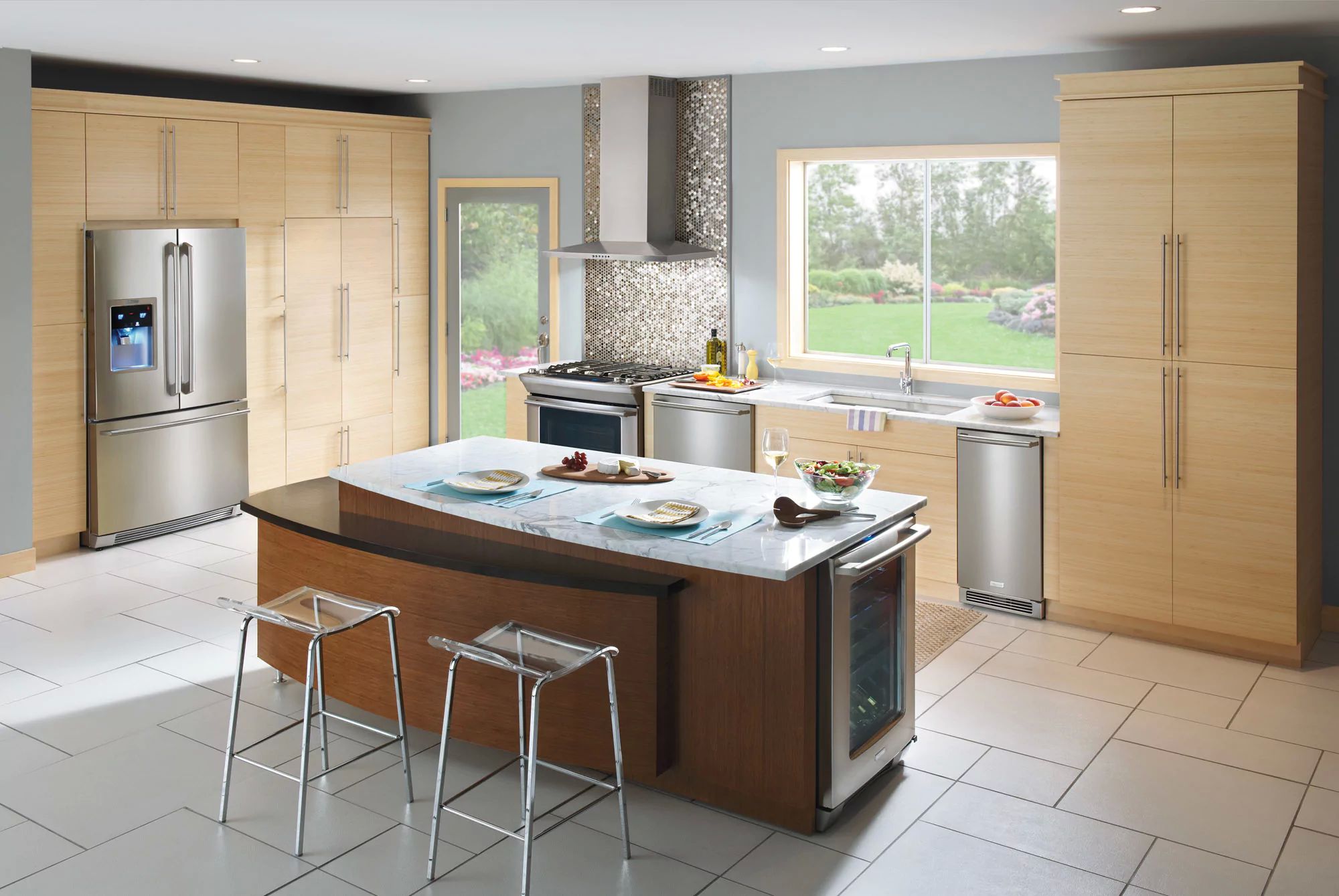 Frigidaire 30" Chimney Wall Ventilation - Thumbnail 4