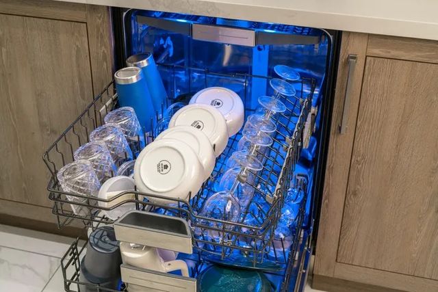 Thermador® Star Sapphire® 24" Stainless Steel Top Control Built In Dishwasher-7