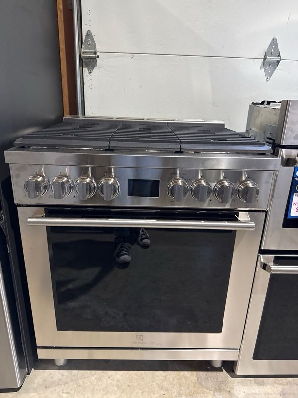 Clearance Electrolux 30" Stainless Steel Freestanding Dual Fuel Natural GasRange-0