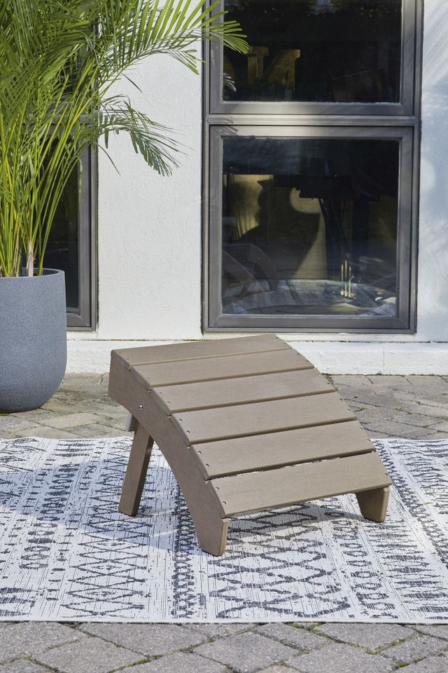 Signature Design by Ashley® Sundown Treasure Grayish Brown Ottoman-2