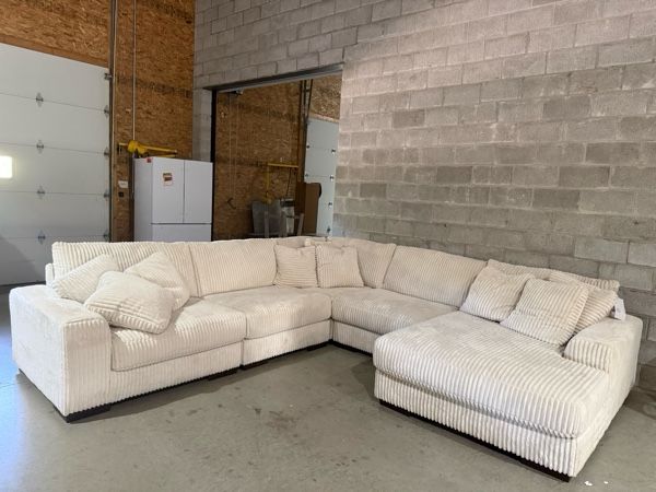 Clearance Signature Design by Ashley® Lindyn 5-Piece Ivory Right-Arm Facing Sectional and Chaise-0