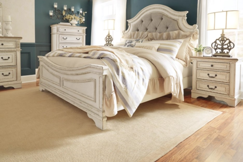 Signature Design by Ashley® Realyn 3-Piece Chipped White Queen