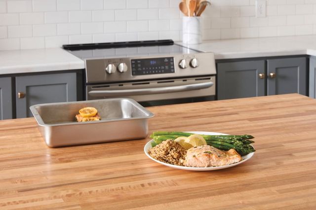 Plat de cuisson Frigidaire® ReadyCook™ pour marinade et four-5