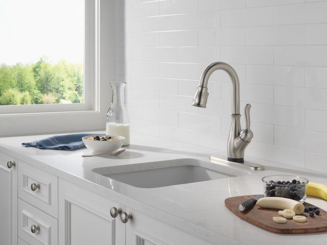 Delta Leland® Spotshield Stainless Touch2O® Bar/Prep Faucet with Touchless Technology-1