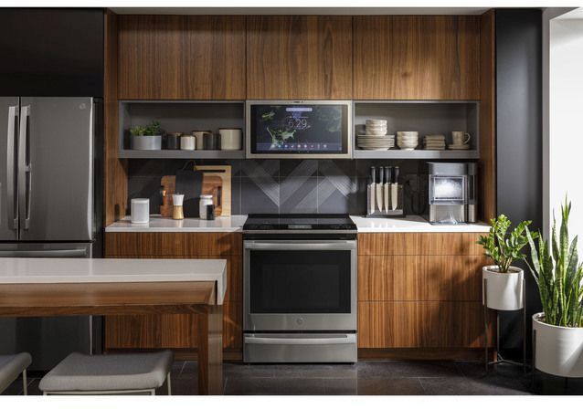 Selection of slide-in ranges in a showroom