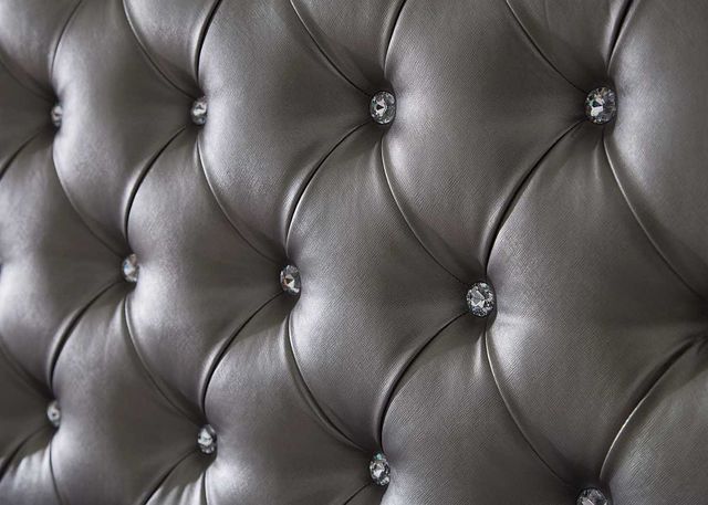 Signature Design by Ashley® Coralayne Gray Queen Upholstered Bed-2