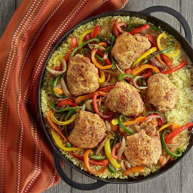 Big Green Egg® 10.5" Black Cast Iron Skillet Cookware-4