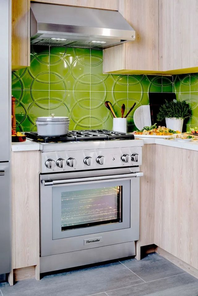 Thermador® Pro Harmony® 30" Stainless Steel Free Freestanding Dual Fuel Natural Gas Range-6