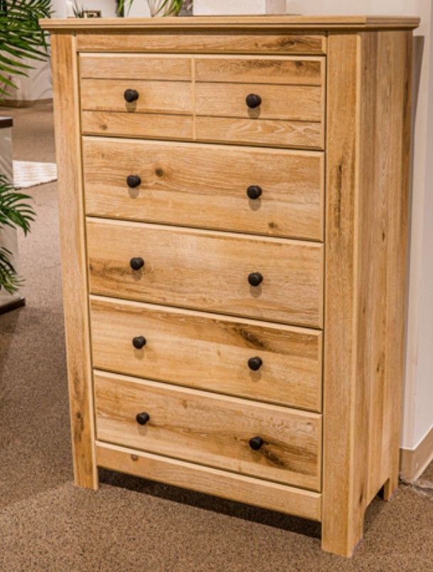 Signature Design by Ashley® Makidern Tan 5-Drawer Chest-1
