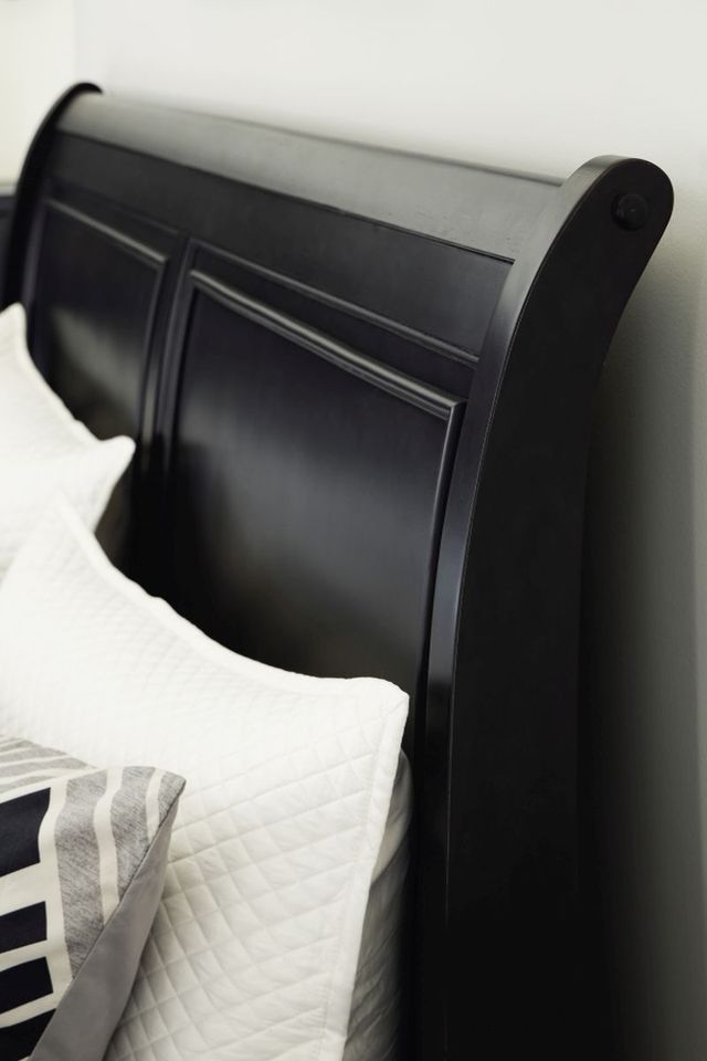 Signature Design by Ashley® Chylanta Black King Sleigh Bed-3