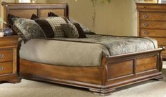 Elements International Shenandoah Classic Oak Queen Low Profile Sleigh Bed