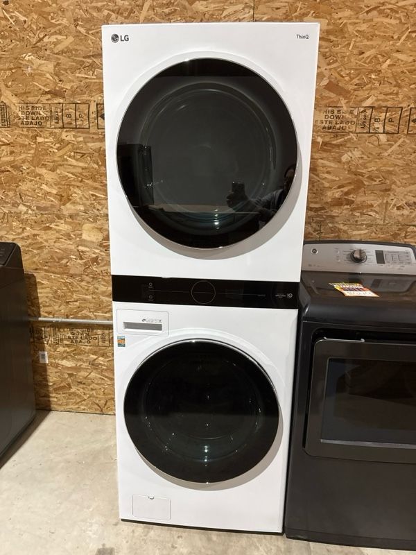 Clearance LG WashTower™ White Electric Laundry Center, 4.5 Cu. Ft. Washer, 7.4 Cu. Ft. Dryer-0
